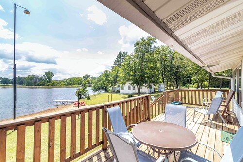 CHARMING COTTAGE ON ROCHE-A-CRI LAKE WITH PRIVATE PIER AND BEACH - PET FRIENDLY