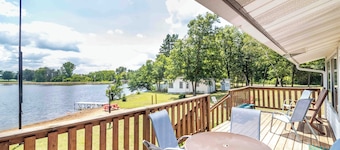 CHARMING COTTAGE ON ROCHE-A-CRI LAKE WITH PRIVATE PIER AND BEACH - PET FRIENDLY