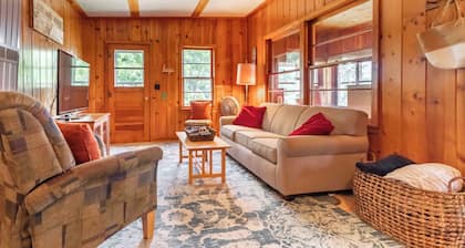 CHARMING COTTAGE ON ROCHE-A-CRI LAKE WITH PRIVATE PIER AND BEACH - PET FRIENDLY