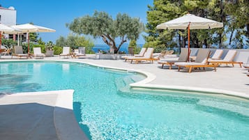 Piscine extérieure (ouverte en saison)