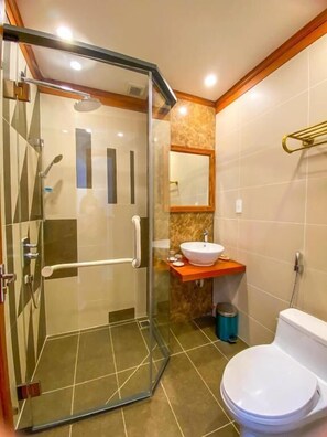 Shower, free toiletries, hair dryer, towels