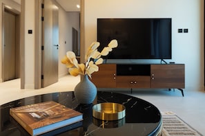 Living area - Spacious 2BR Canal View - Heart of B Bay (Dubai)