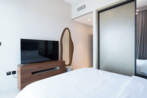 شقة ديلوكس - غرفتا نوم - لغير المدخنين - منظر للمدينة | 2 عدّة غرف نوم وأغطية فراش متميزة وألحفة محشوة بالريش