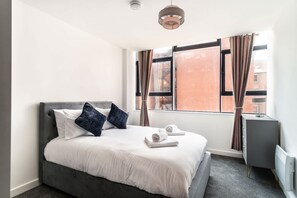 1 dormitori, planxa i posts de planxar, wifi i roba de llit 