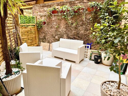 Charming little house with patio close to Monaco 