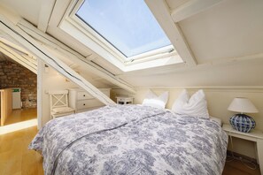 3 bedrooms, in-room safe, desk, iron/ironing board - Villa Annette with pool and sauna, surrounded by greenery, near Porec. (Porec)