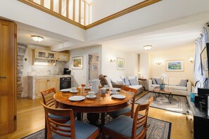 Dining - Villa Annette with pool and sauna, surrounded by greenery, near Porec. (Porec)