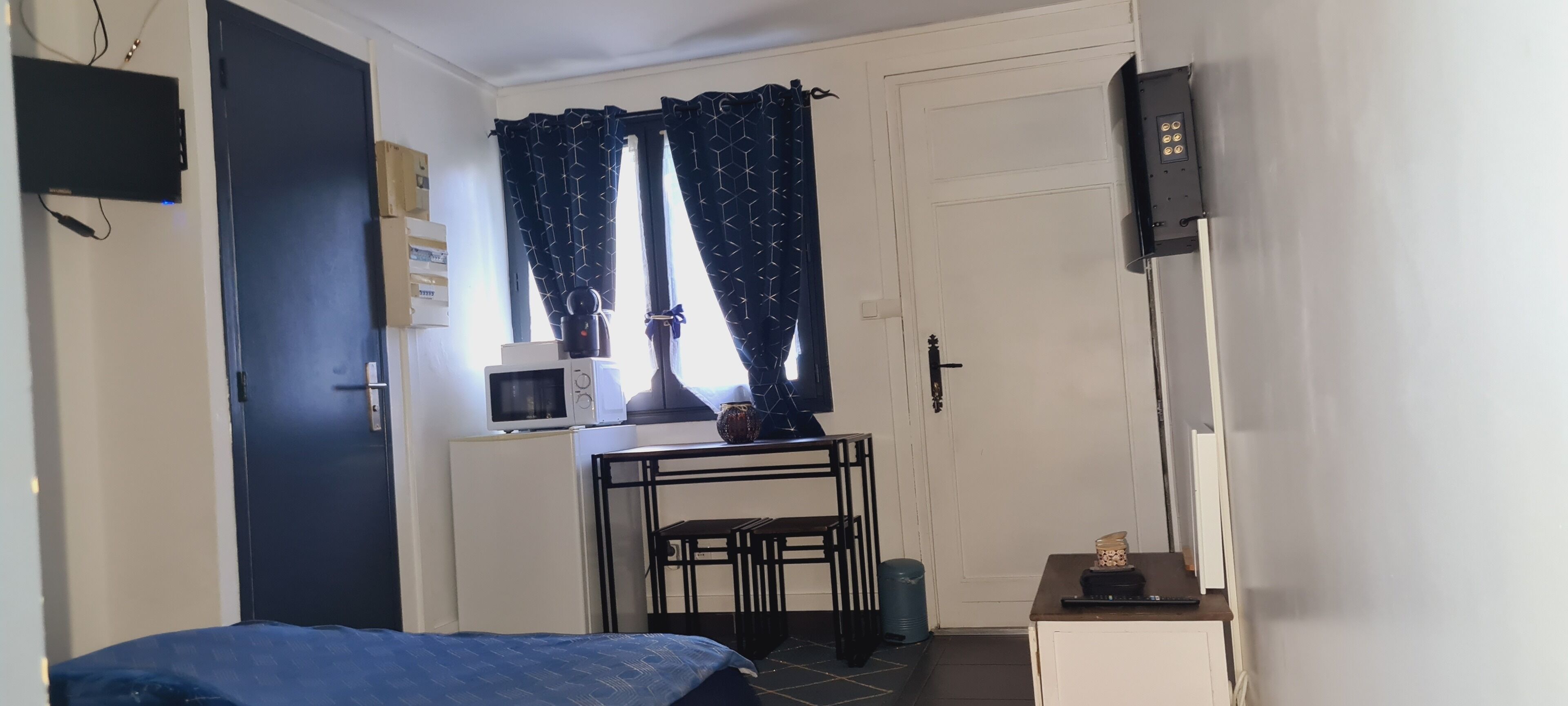 1 slaapkamer, een strijkplank/strijkijzer, wifi, beddengoed