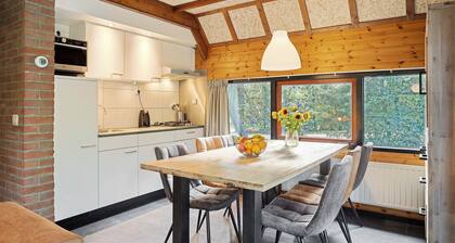 Detached bungalow for 6 people