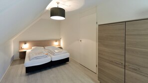 2 bedrooms, iron/ironing board, free WiFi