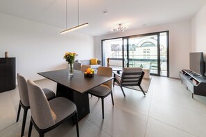 Appartement Confort | Repas dans la chambre