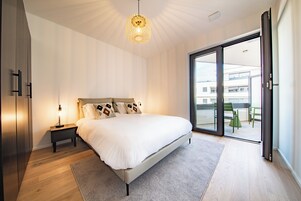 Comfort Apartment | 2 bedrooms, premium bedding, down comforters, Select Comfort beds