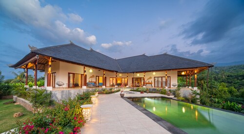 Villa Linggah Longgah, Bali - Spectacular Clifftop Elegance!