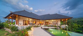 Villa Linggah Longgah, Bali - Spectacular Clifftop Elegance!