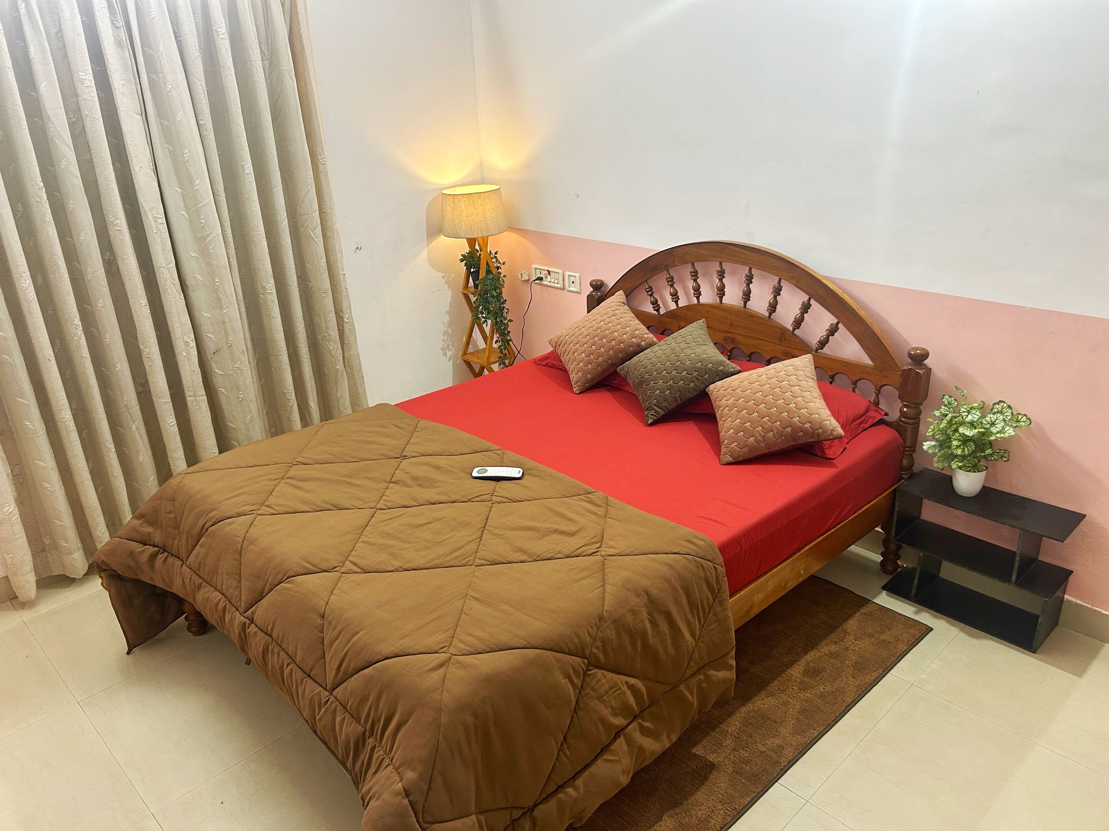 4 chambres, coffres-forts dans les chambres, bureau