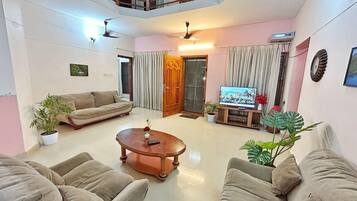 Televisor intel·ligent, llibres i videoteca