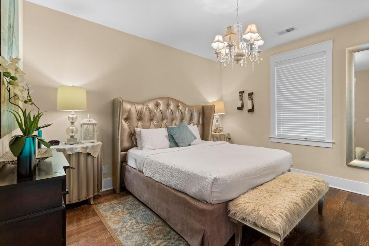 Comfortable Getaway 2 Bedrooms & Balcony Views