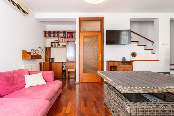 Villa, 4 Schlafzimmer, Meerblick | Wohnbereich