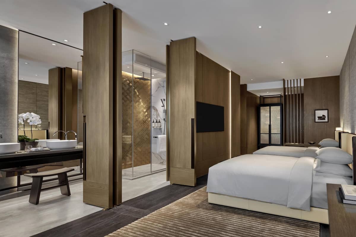 Ropa de cama de alta calidad y minibar (con algunos artículos gratuitos)