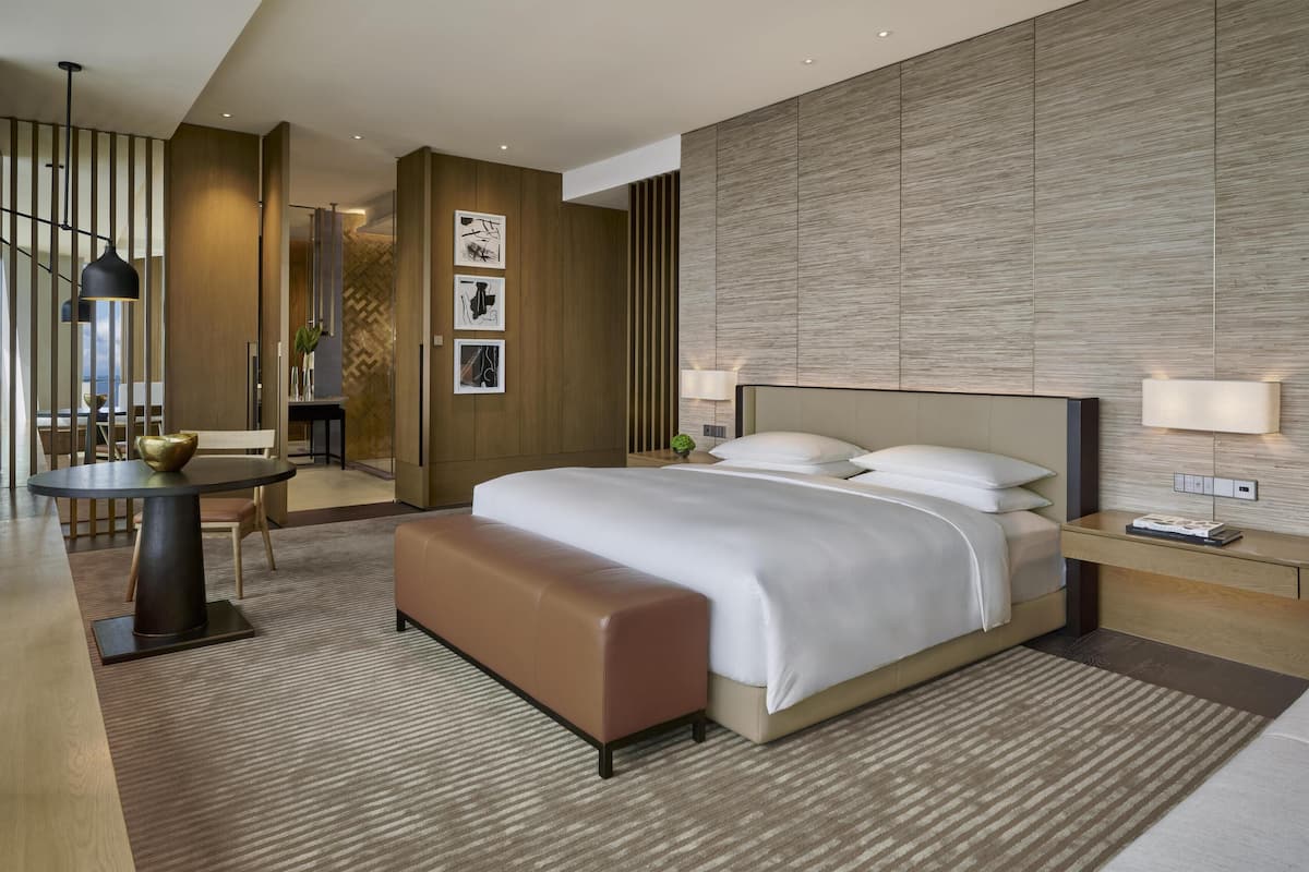 豪華客房, 1 張特大雙人床 | 高級寢具、免費迷你吧物品、客房內保險箱、書桌