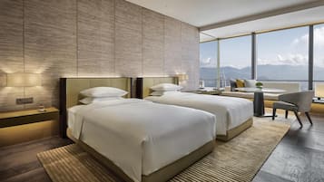 1 bedroom, premium bedding, free minibar items, in-room safe