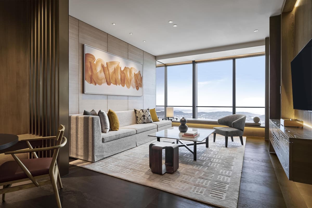 高級寢具、免費迷你吧物品、客房內保險箱、書桌