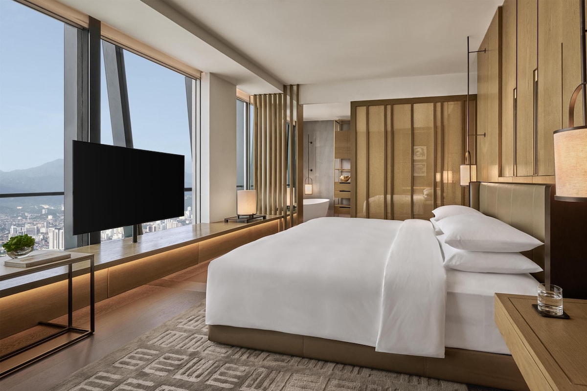 Suite Deluxe, 1 cama de matrimonio grande (Park) | Ropa de cama de alta calidad y minibar (con algunos artículos gratuitos)