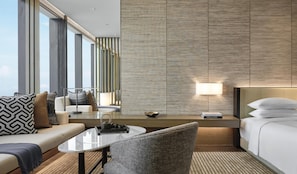 1 bedroom, premium bedding, free minibar items, in-room safe