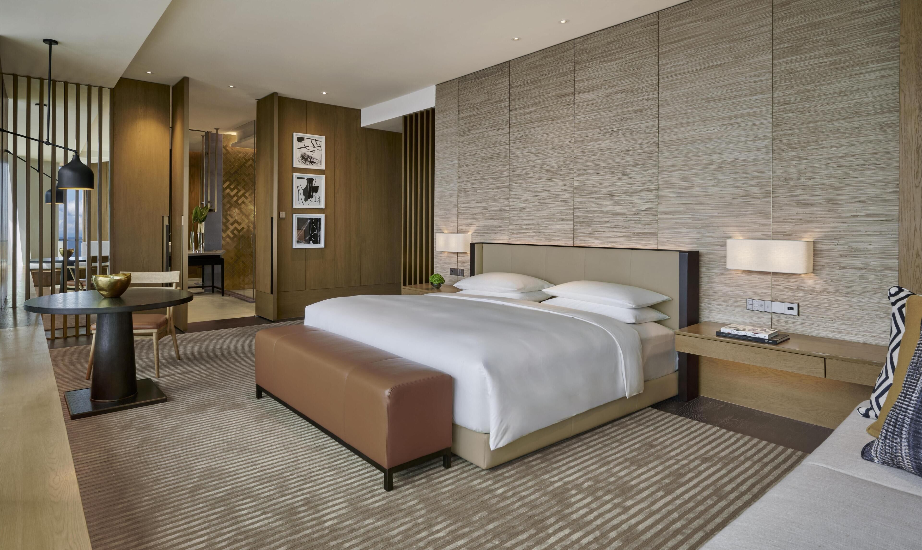 Deluxe Room, 1 King Bed | Premium bedding, free minibar items, in-room safe, desk