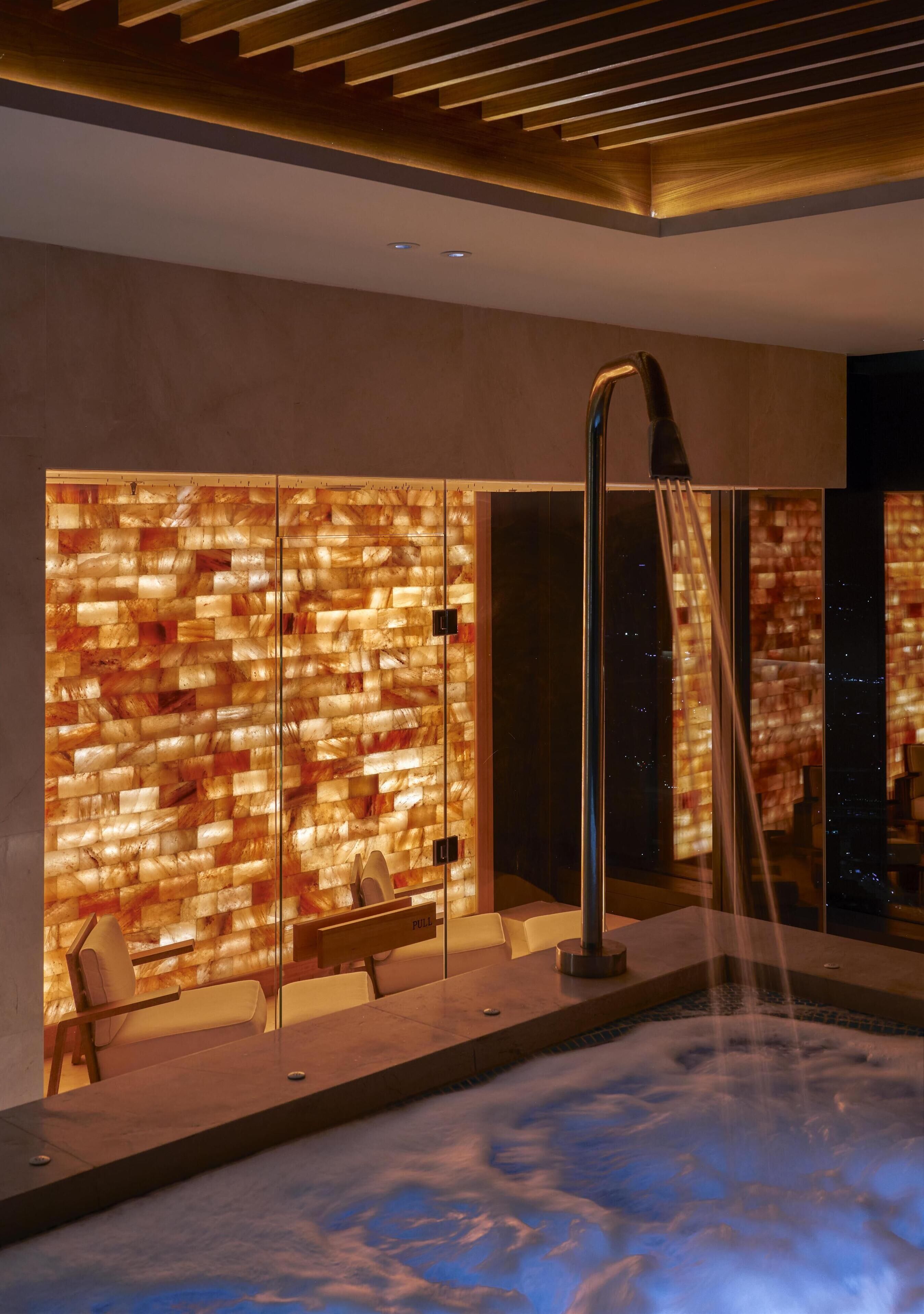 Couples treatment rooms, body treatments, aromatherapy