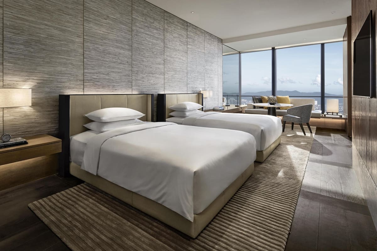 1 bedroom, premium bedding, free minibar items, in-room safe