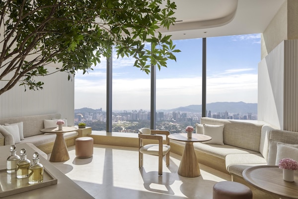 Couples treatment room(s), body treatments, aromatherapy