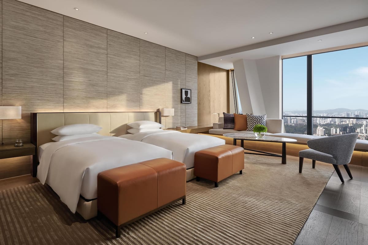 Deluxe Room, 2 Twin Beds | Premium bedding, free minibar items, in-room safe, desk