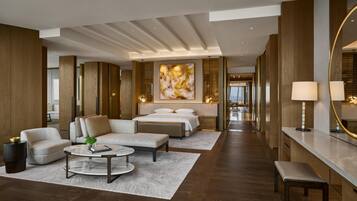 Bộ đồ giường cao cấp, minibar với thức ăn, đồ uống miễn phí