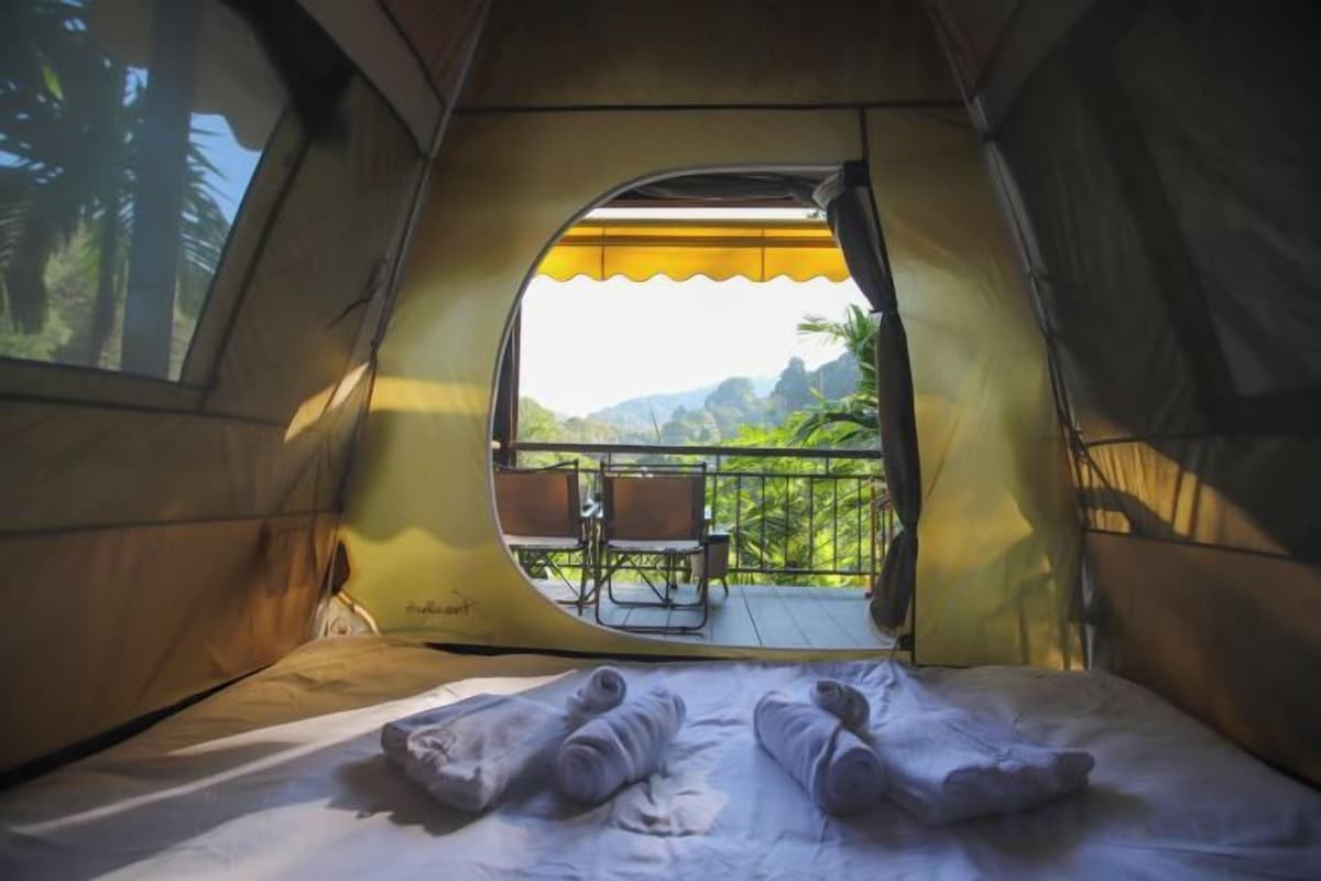 Premium bedding, minibar (free items), in-room safe, desk