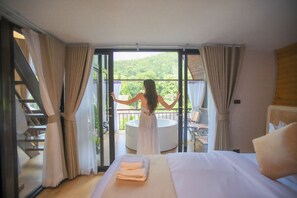 Familiekamer | Luxe beddengoed, een gratis minibar, een kluis op de kamer, een bureau