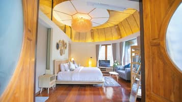 Superior Room, Garden View | Premium bedding, free minibar, in-room safe, desk
