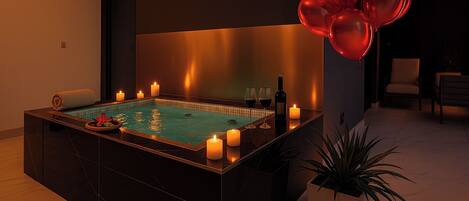 Lägenhet Deluxe - balkong - utsikt mot staden | 2 sovrum, sängtillbehör av högsta kvalitet och duntäcken