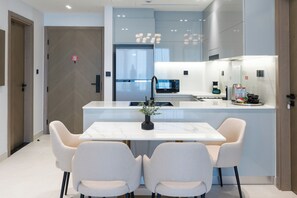 Deluxe Apartment, Balcony, City View | Private kitchen