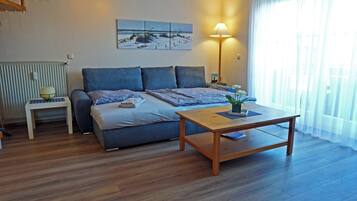 2 bedrooms, travel crib, free WiFi, bed sheets