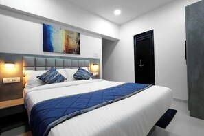 Standard Apartment | Rollaway beds, bed sheets