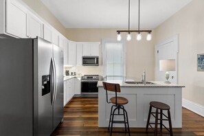 Fridge, microwave, oven, stovetop - Enriched with history & tradition is where you will find Capitol Walk (Frankfort)