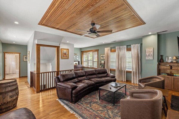 Smart TV, offices - Carriage on Petticoat (Frankfort)