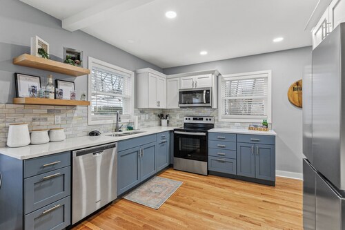 Stay in a newly renovated home in the heart of Dtown Lexington