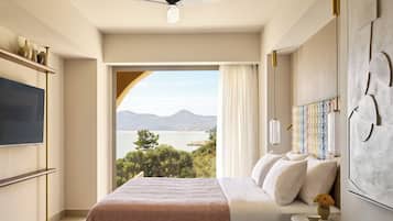 Deluxe Double Room Sea View | Premium bedding, minibar, in-room safe, desk