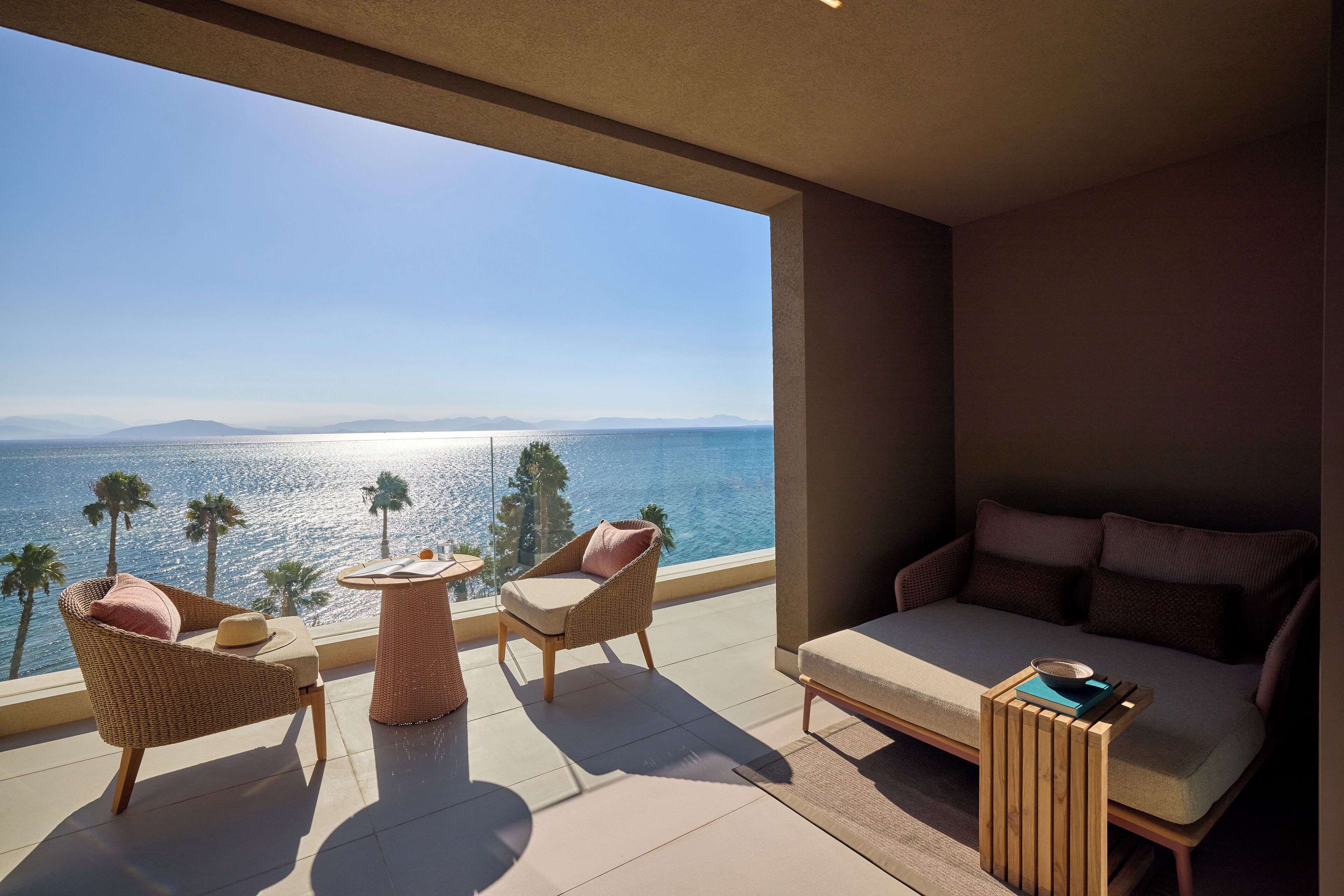 Rooftop Deluxe Double Room Front Sea View | Hochwertige Bettwaren, Minibar, Zimmersafe, Schreibtisch