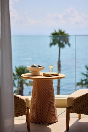 Deluxe Double Room Front Sea View | Vista do quarto