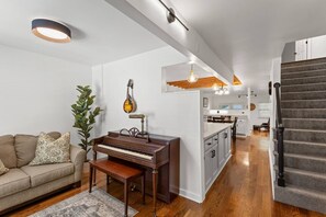Interior - This house is a 3 bedroom(s), 2.5 bathrooms, located in Lexington, KY. (Lexington)