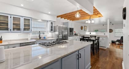 This house is a 3 bedroom(s), 2.5 bathrooms, located in Lexington, KY.