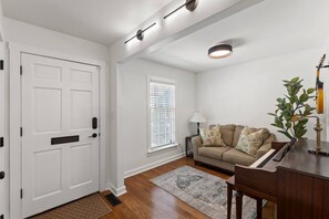 Interior - This house is a 3 bedroom(s), 2.5 bathrooms, located in Lexington, KY. (Lexington)